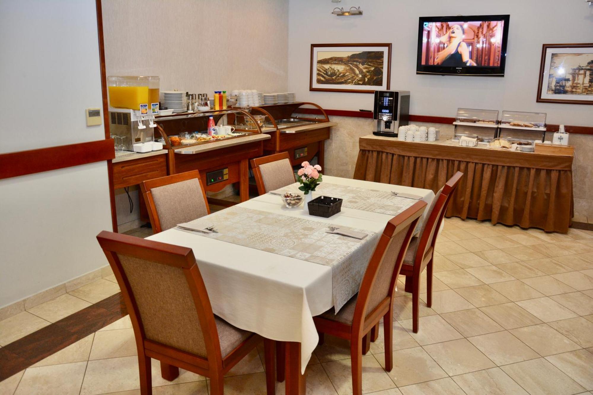 Готель Stella Di Mare 4*